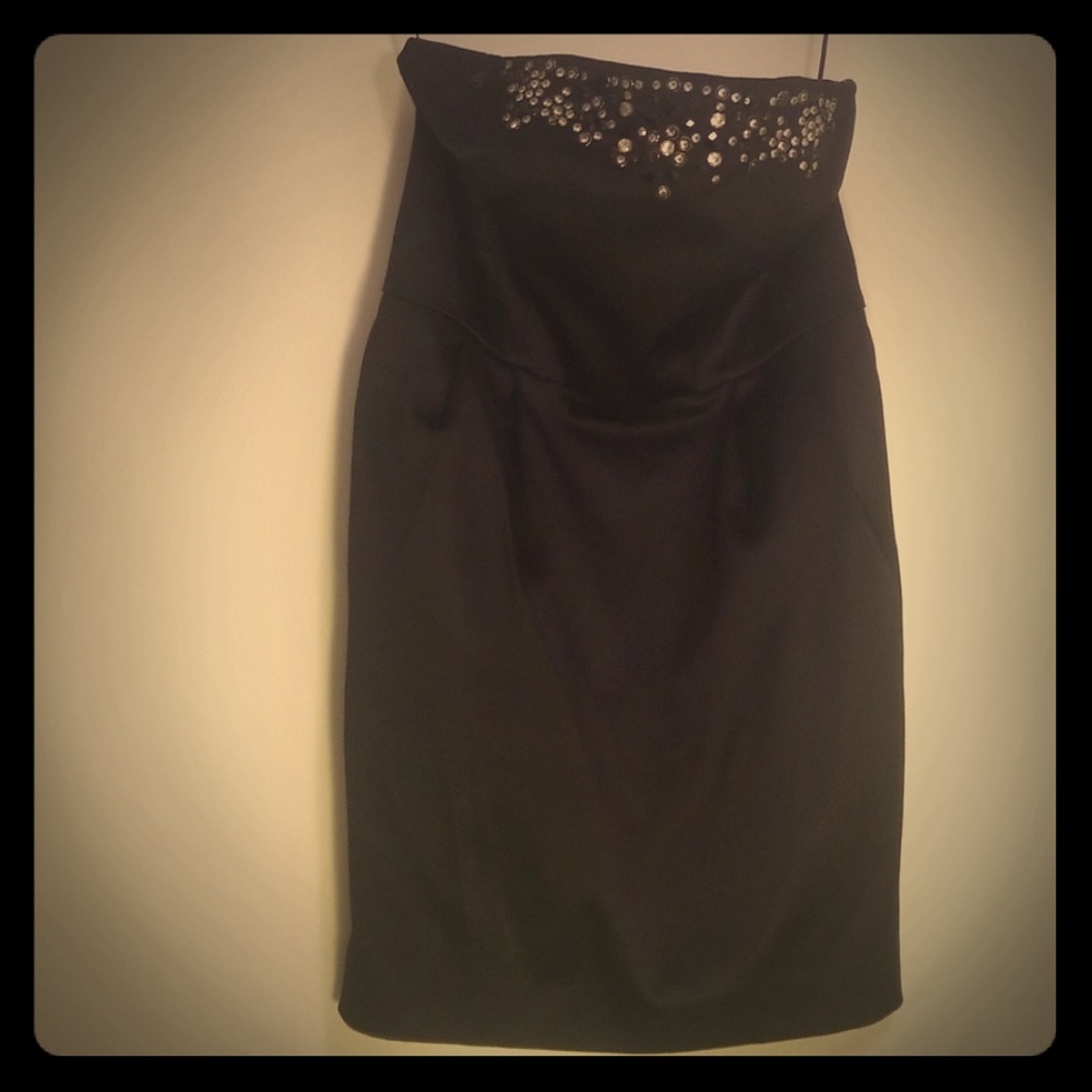 Adorable strapless black dress